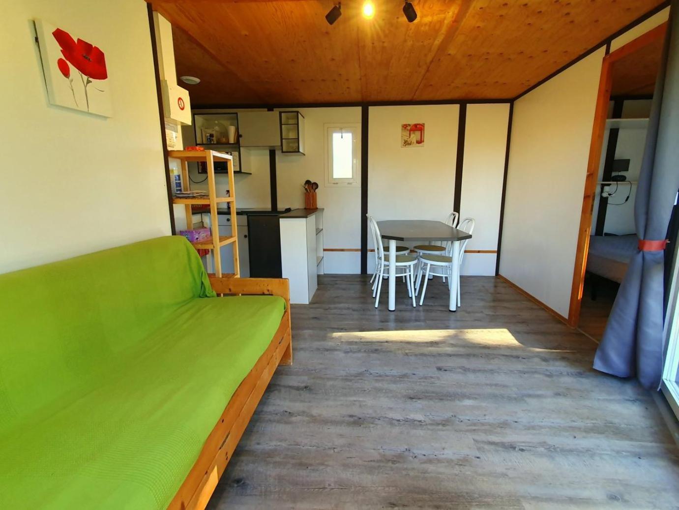 Les Chalets Du Quignon Autry-le-Chatel Exterior photo